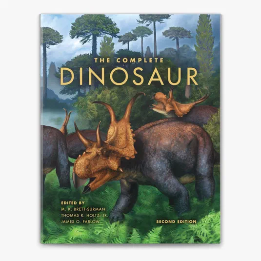 Couverture du livre The Complete Dinosaur illustrant des triceratops dans une forêt préhistorique
